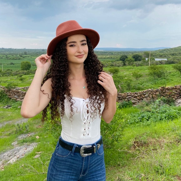 Meet your Posher, Ileana - Picture 1 of 1